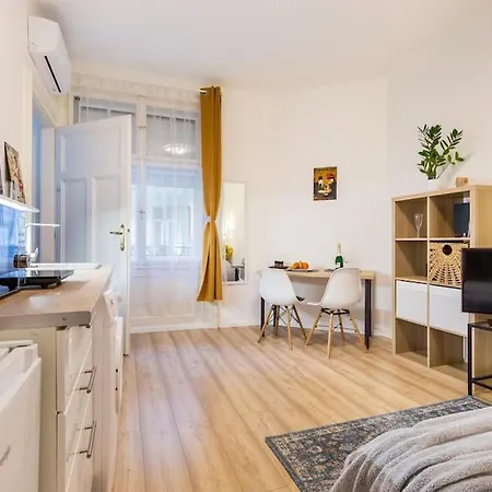 Urbannest - Super Cozy By Nw Apartmán