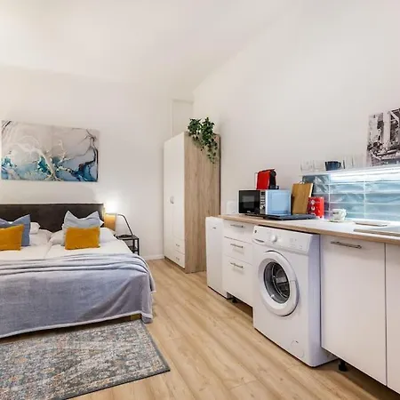 Urbannest - Super Cozy By Nw